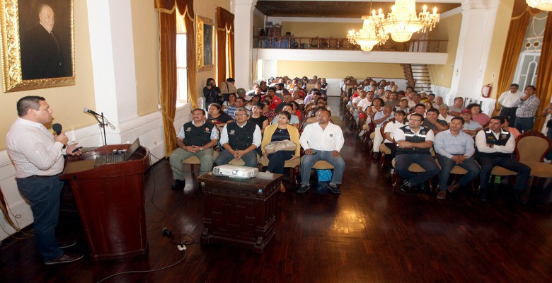 ‘Trujillo Limpio’ expone sistema de recojo de residuos a comerciantes de La Hermelinda