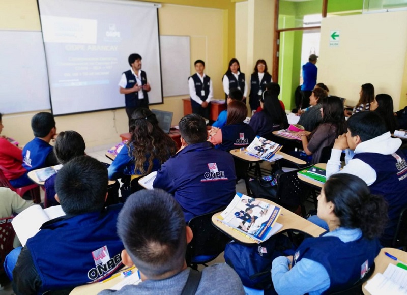 ONPE organiza primera jornada de capacitación a miembros de mesa