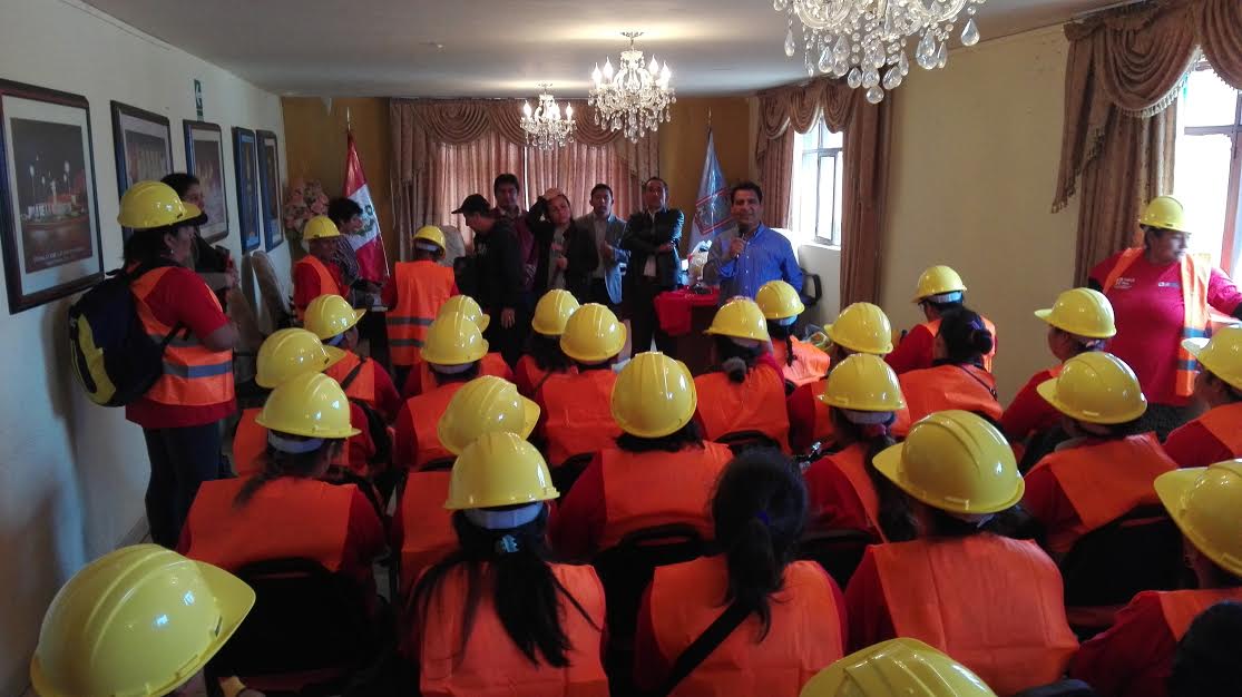 Víctor Larco: damnificados empiezan a laborar limpiando calles en marco del programa “Trabaja Perú”