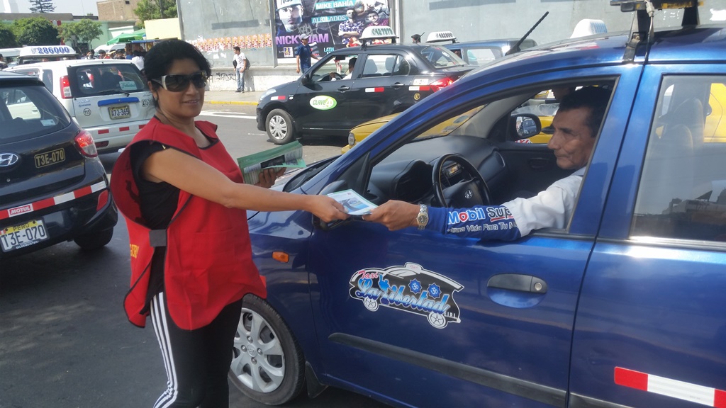 Choferes de motos participan de campaña de sensibilización para obtener licencia