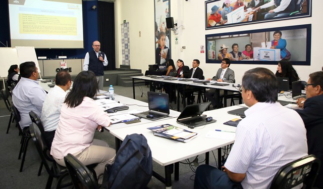 Onpe capacita a personal que organizará elecciones municipales complementarias