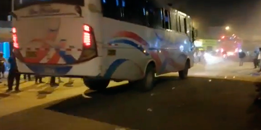 Trabajadores de agroexportadoras desbloquean puente de Virú tras derogatoria de Ley Agraria