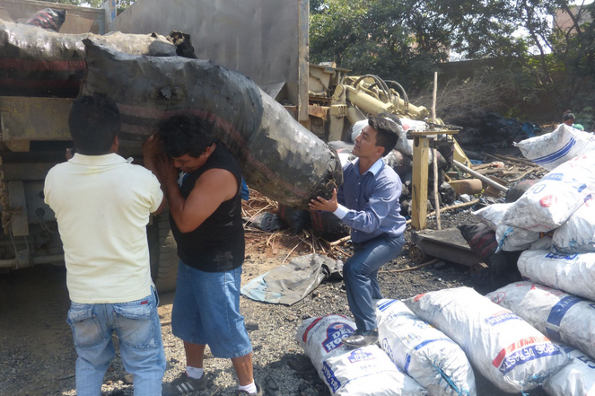 La Esperanza: donan a clubes de madres más 8 mil kilos de carbón decomisado 