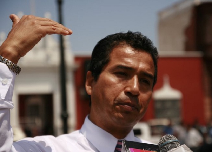 Calderón señala que acusación fiscal contra Acuña genera suspicacias