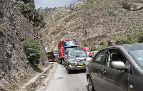 Agente policial se enfrenta a asaltantes en carretera de Pataz