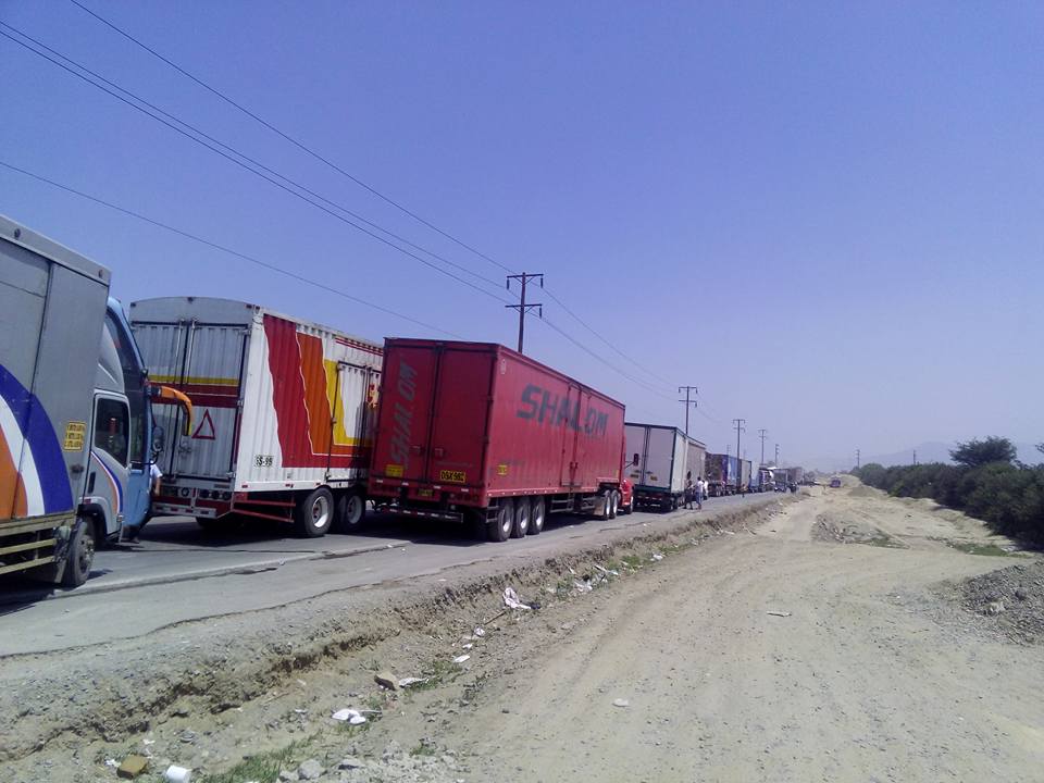 Tránsito vehicular en Virú sigue restringido, viaje desde Chimbote puede tardar 4 horas 