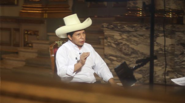 Políticos y abogados presentan denuncia constitucional por traición a la patria contra Pedro Castillo