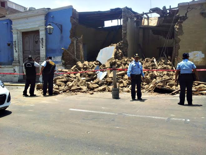 Se desplomó casona ubicada en la tercera cuadra del jirón Gamarra (Vídeo)