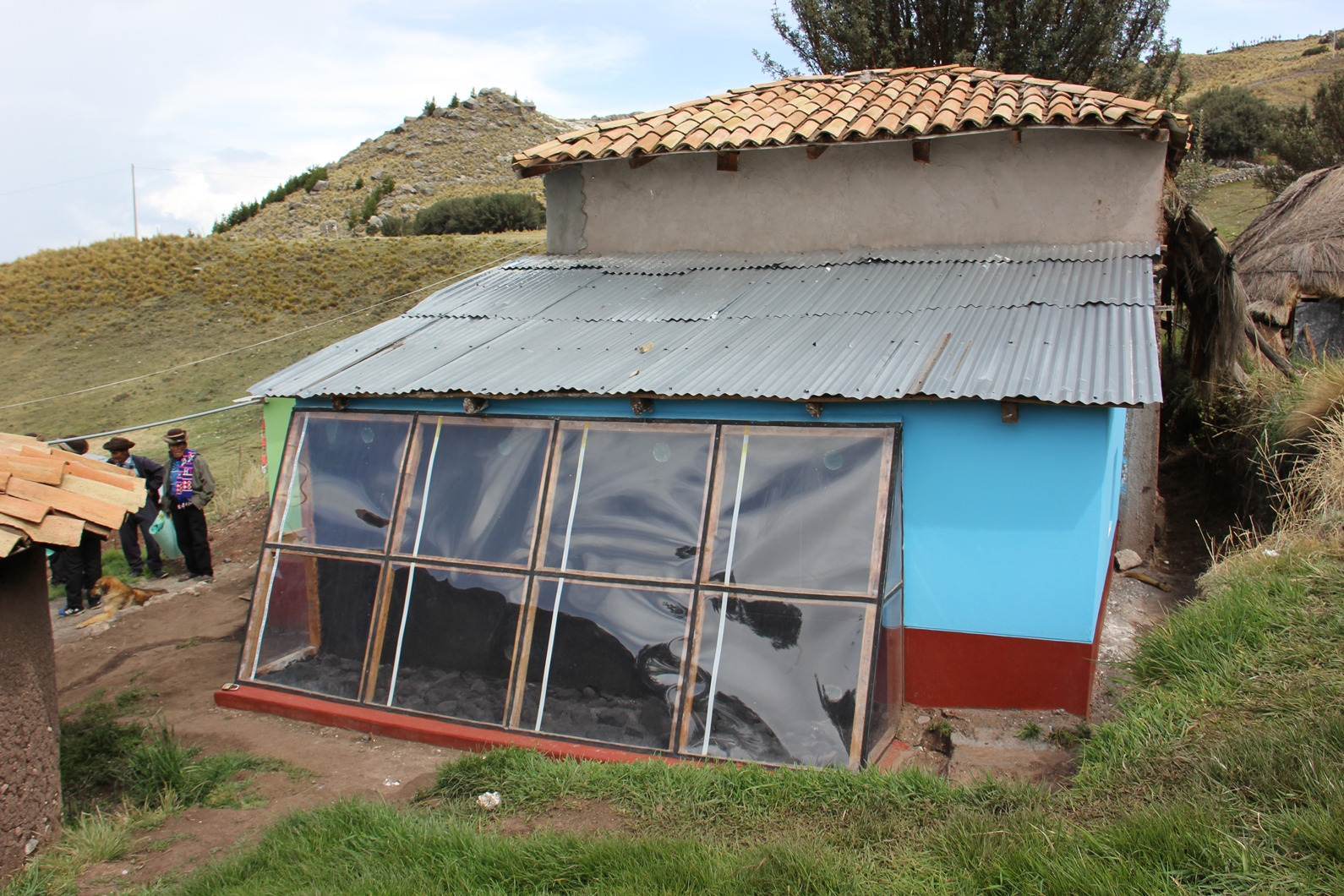 Foncodes inicia entrega de 410 viviendas térmicas con energía solar para familias altoandinas