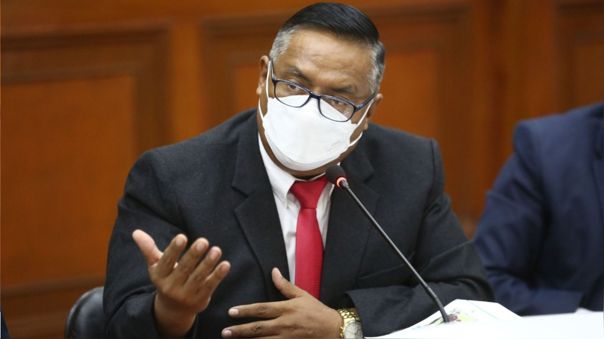 Colegio Médico exige renuncia inmediata de Hernán Condori al ministerio de Salud