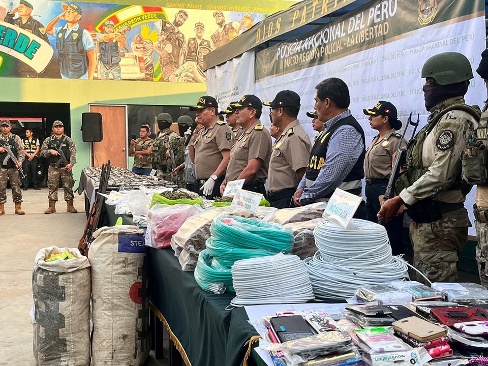 Policía Nacional incauta más de 400 celulares de dudosa procedencia en comercial Albarracín