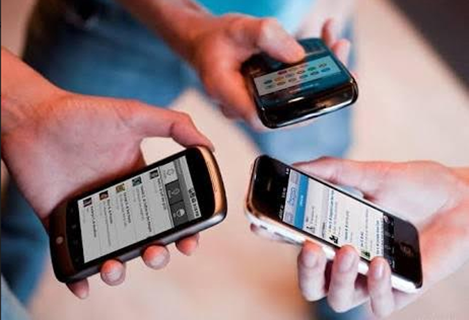 Acceso a celulares e internet asciende, menos en Bolivar