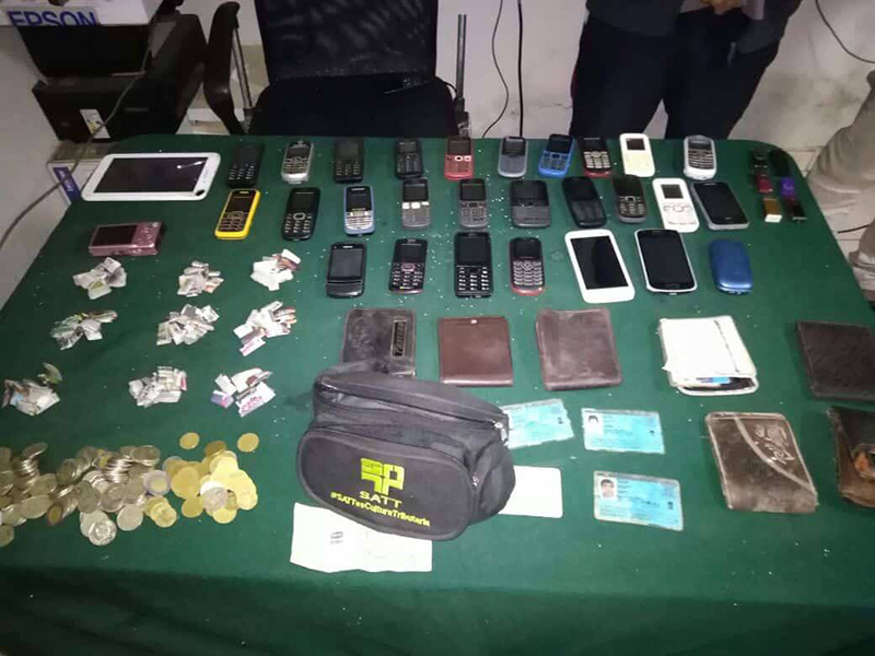 Sujetos fueron detenidos con más de 20 celulares y droga en El Porvenir