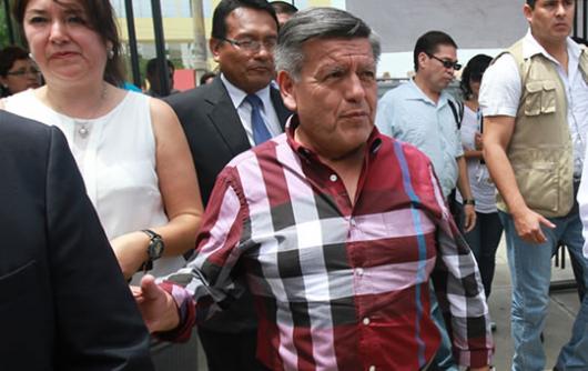  Acuña deshoja margaritas, cambió de fecha para anunciar su posible candidatura