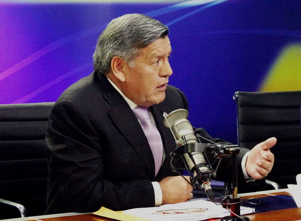 Acuña Peralta opina que partidos políticos no deben insistir en cambio de ministros