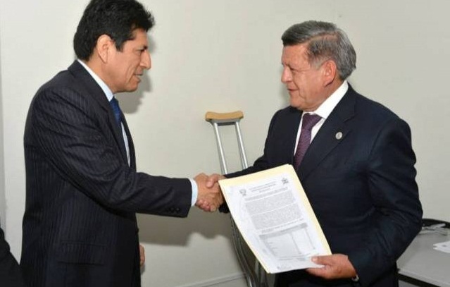 Acuña es proclamado presidente regional de La Libertad por el Jurado Electoral de Trujillo