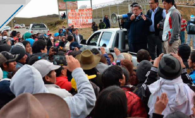 Acuña dialoga con mineros y evita temporalmente bloqueo de carreteras en La Libertad