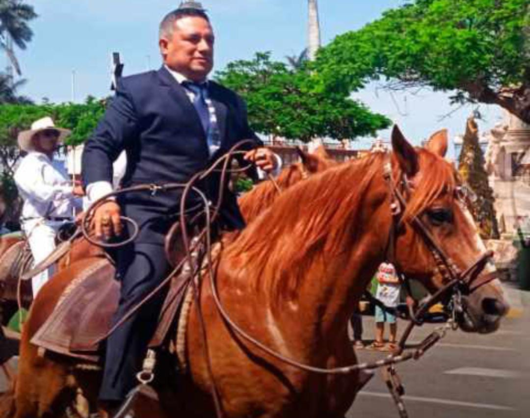 César Fernandez jura como alcalde de Trujillo y critica a APP
