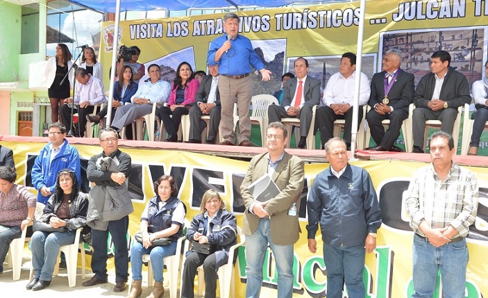 César Acuña: "Vamos a sacar a Julcán del primer lugar de pobreza"