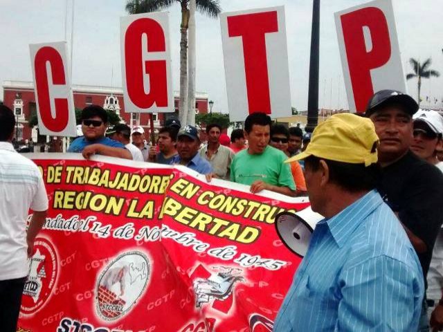 Marcha de la CGTP en Trujillo exigiendo aumento del salario mínimo vital