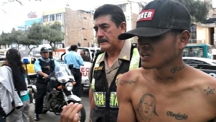 "Chapa tu choro": vecinos castigan a latigazos a ladrón en El Bosque