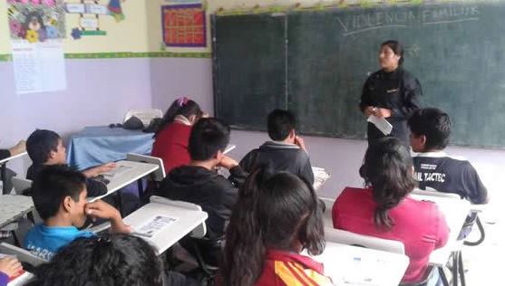 Virú: Policía dicta charla a escolares para prevenir violencia familiar