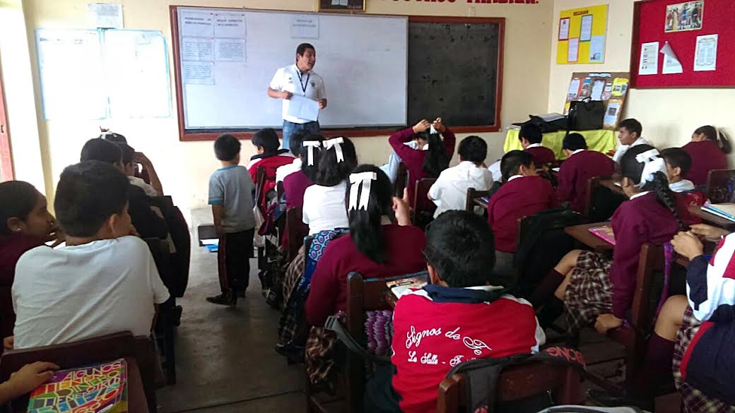 Trujillo: serenazgo lleva charlas sobre peligros de redes sociales a alumnos de colegio Signos de Fe