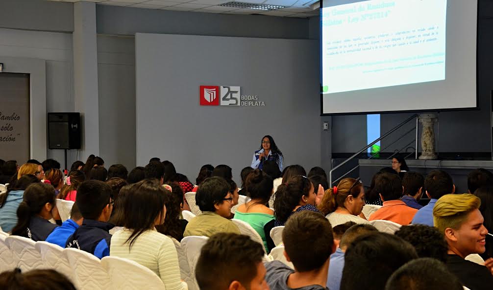 Capacitan a universitarios trujillanos en temas ambientales
