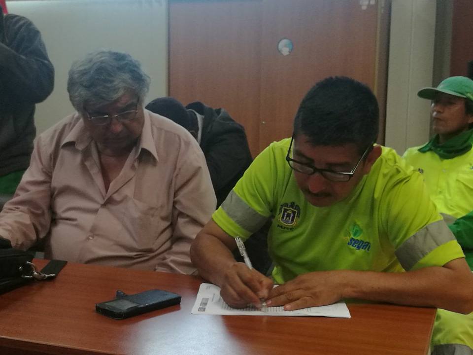 Trabajadores del Segat suspenden huelga, pero dejan a Trujillo lleno de basura