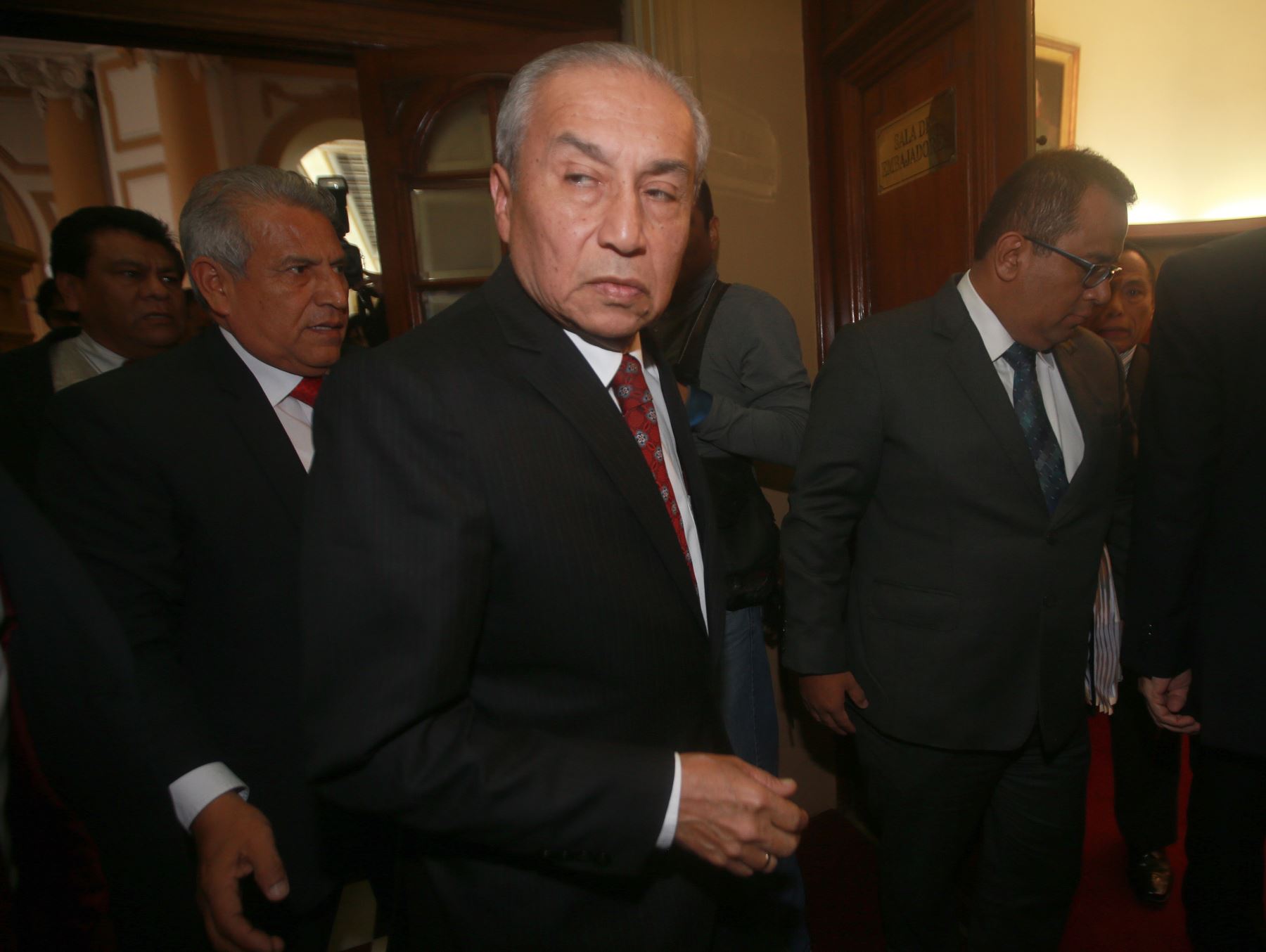 Fiscal de la Nación  denuncia a Pedro Chávarry por deslacrado de oficinas