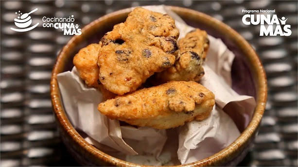 Elaboran recetas de saludables nuggets de pollo empanizados con maíz morado 
