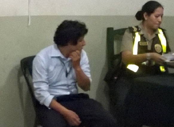 Chofer ebrio comió papel higiénico usado en el baño de la comisaría