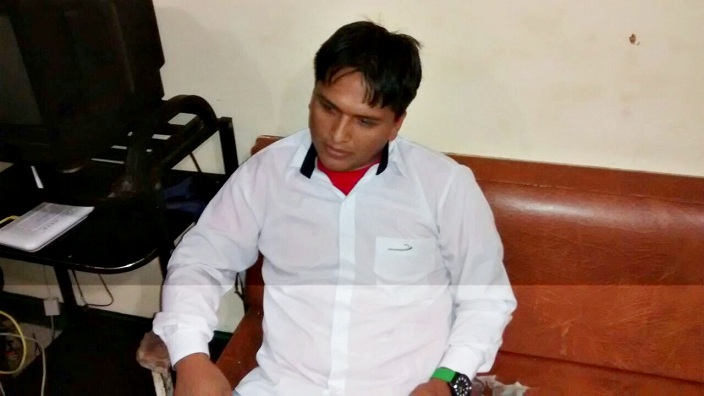 Encuentran a taxista con seis balas de revólver en el interior de su vehículo