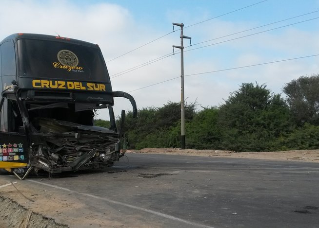 38 heridos en triple choque de ómnibus y dos tráileres en Virú