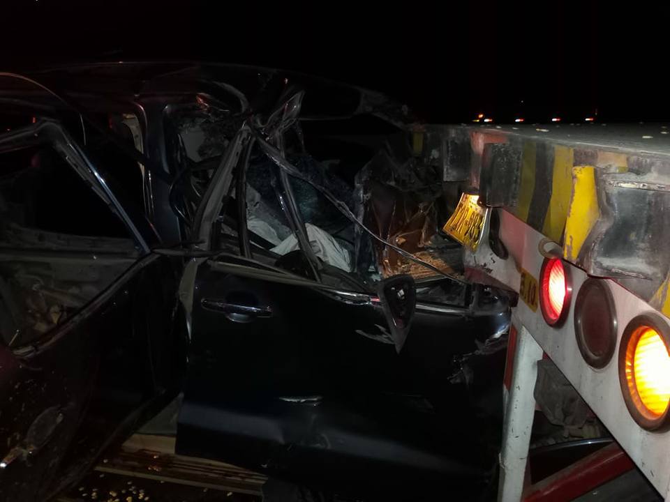 Chao: cinco personas muertas en camioneta que quedó empotrada en tráiler