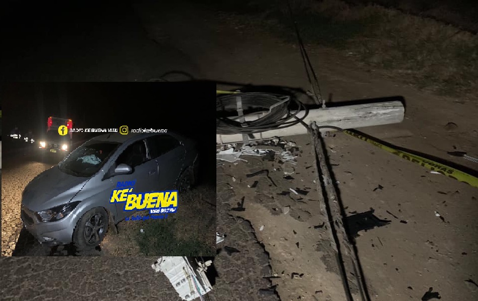 Virú: vehículo choca contra poste y conductor se escapó 