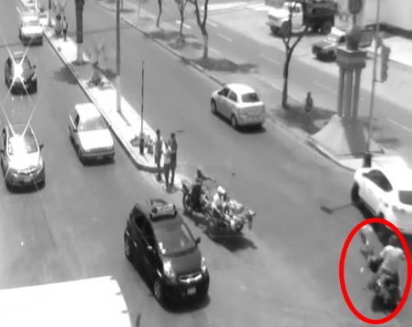 Cámaras de seguridad registran cómo motociclista salva de Milagro en choque de Víctor Larco