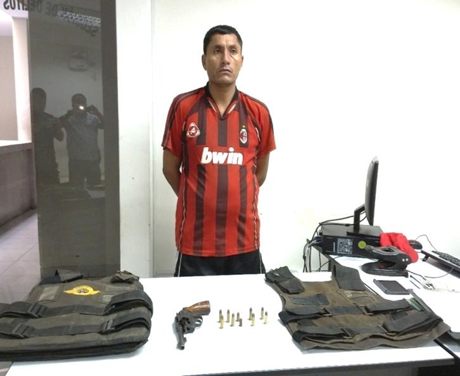 La Esperanza: detienen a sujeto por enterrar arma y chalecos antibalas en su vivienda