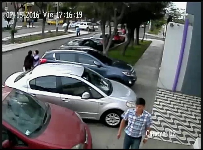 Trujillo: Cámaras de Colegio Médico captan a delincuente robando autopartes