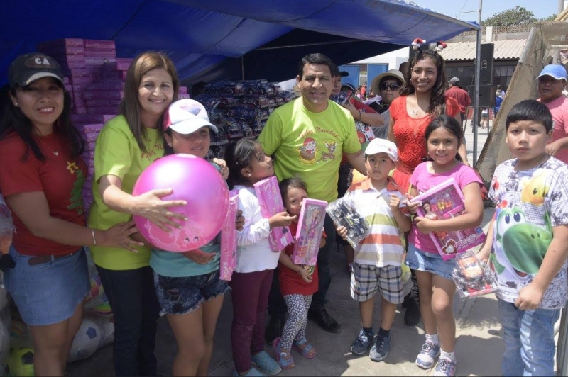  Cinco mil niños reciben juguetes en Víctor Larco