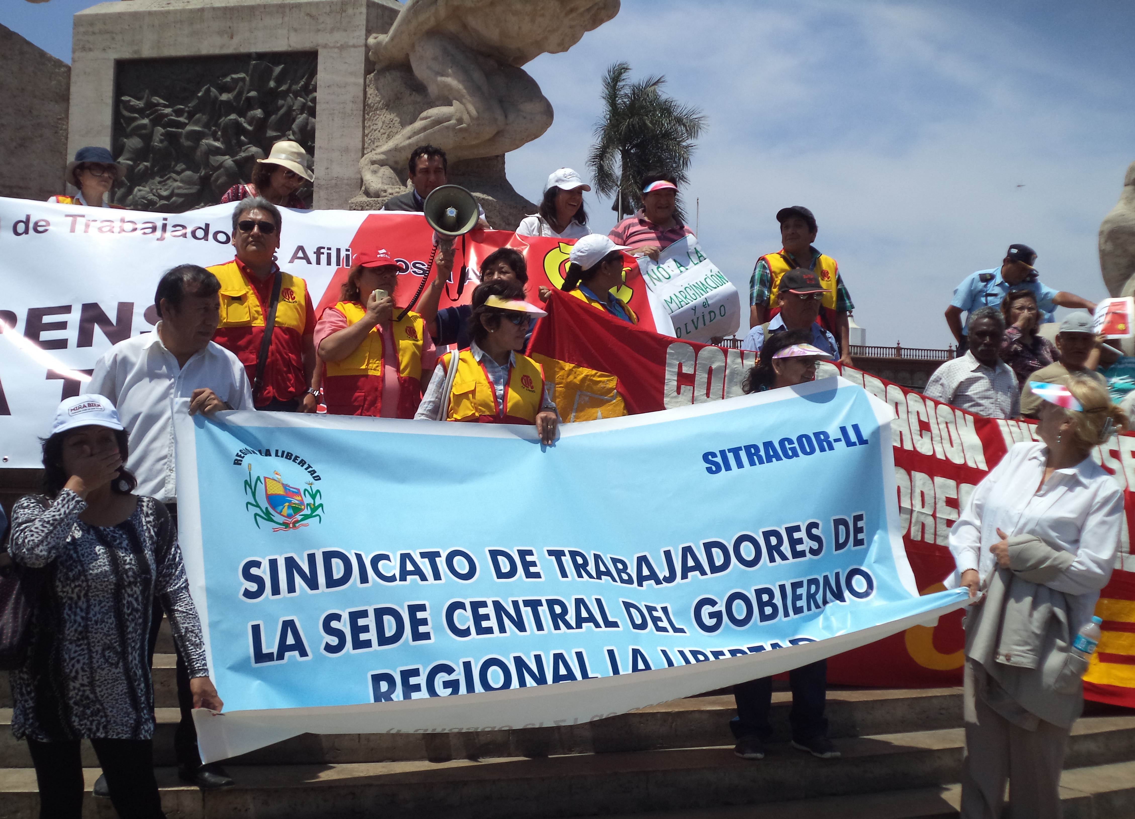 Jubilados exigen incremento de pensiones en La Libertad