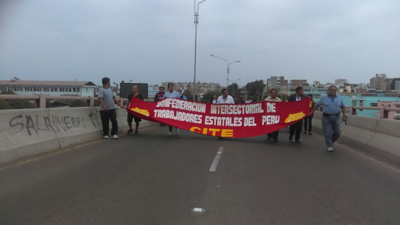 Trujillo: Trabajadores estatales toman by pass para exigir beneficios laborales