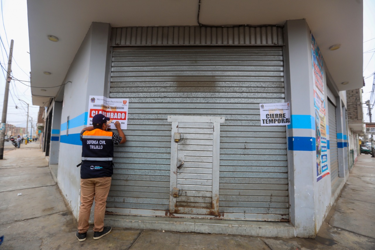 Clausuran ferreterías de urbanización Chicago por ocupar la vía pública