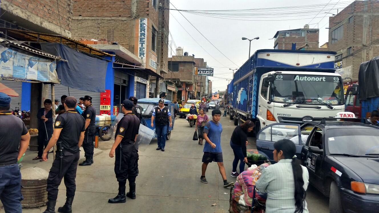 Erradican ambulantes de los exteriores de Búfalo Barreto