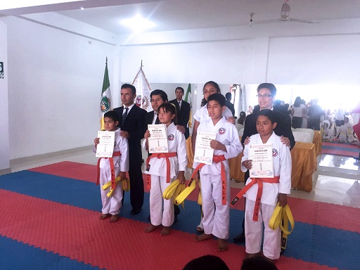 Escuela de karate de Virú organizó ceremonia de cambio de cinturón 