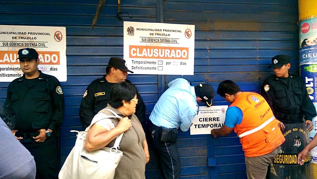 Municipalidad de Trujillo clausuró galería Polvos Azules ubicada en Sinchi Roca