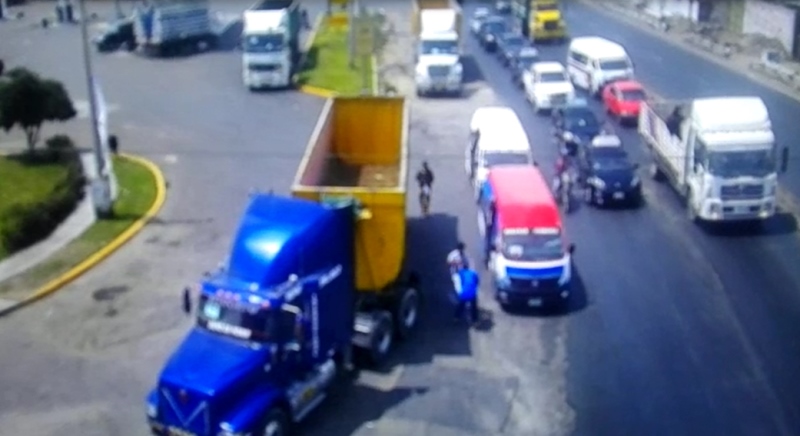 Moche: cobrador y pasajero se pelean por excesivo volumen de  música en el bus      