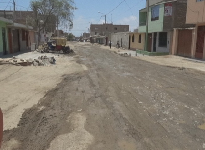 Vecinos se cansan de colapsos de desagüe generados por reos de penal El Milagro