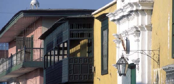 Inician campaña de limpieza de techos de casonas del centro histórico