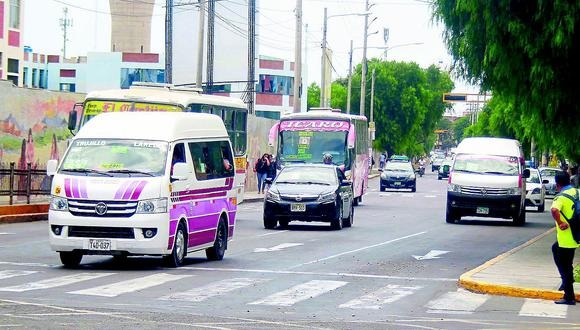Transportistas urbanos anuncian paralización este 4 de abril